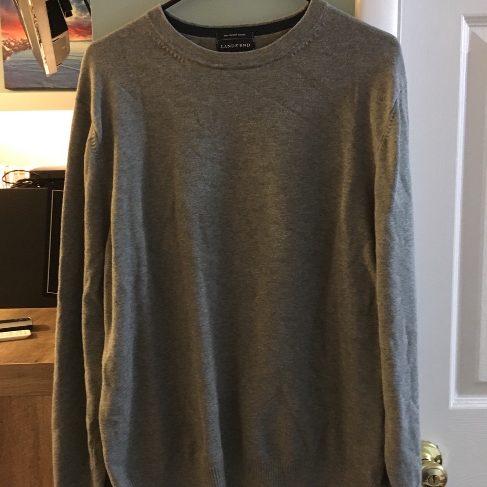 Men’s gray sweater